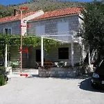 Lina Villa