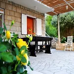 Lina Villa Brsečine